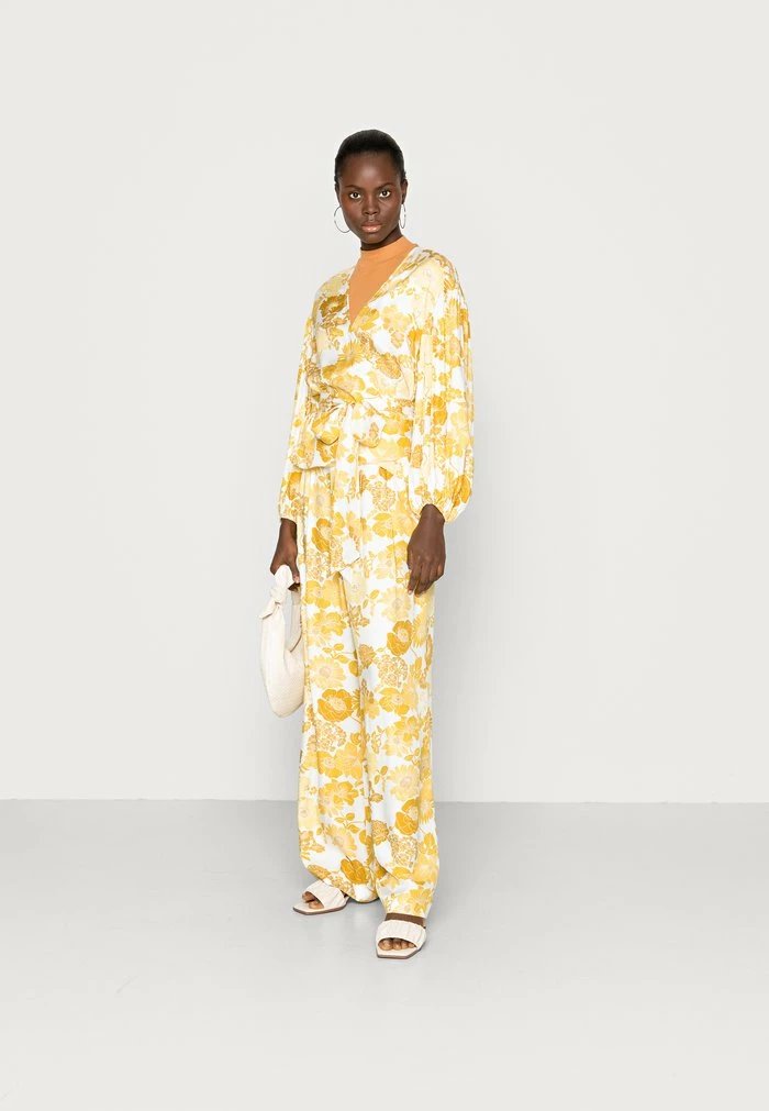 ADISSA - Blouse - yellow Ted Baker ADISSA - Blouse - Yellow -Ted BakerSales 01acea5892e74bd78332d00029b7a49f