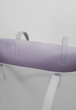 Ted Baker SOOCON - Tote Bag - Light Grey 4 Ted Baker SOOCON - Tote Bag - Light Grey -Ted BakerSales 39ae836bf290417b858e950e6f2899b2