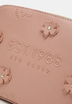 Ted Baker FLANCON - Wash Bag - Dusky-pink -Ted BakerSales 4f44a01f07c744e19fb0f02252a2b59d