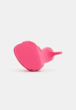 Ted Baker LYNA - T-bar Sandals - Deep Pink 7 Ted Baker LYNA - T-bar Sandals - Deep Pink -Ted BakerSales 7968181d0f1e429d88db3240503395e7