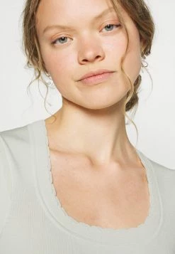 Ted Baker STACIEY - Basic T-shirt - Natural -Ted BakerSales 88a4f3edabc843c4bc1f6f1fab2c112a