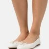 Ted Baker BAYLAY - Ballet Pumps - Ivory