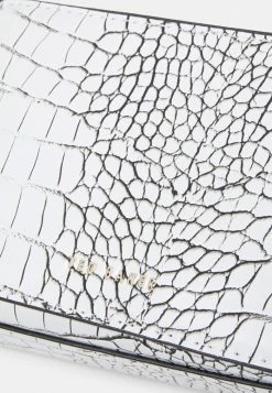 Ted Baker STINA - Across Body Bag - White 4 Ted Baker STINA - Across Body Bag - White -Ted BakerSales a1cb8730a07f4da1b12e68a8f3d601bc