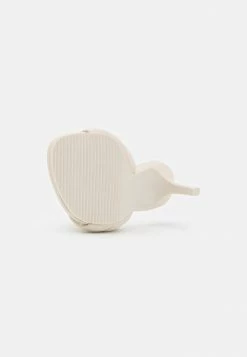 Ted Baker LYNA - T-bar Sandals - Natural -Ted BakerSales c75f3c5bcab64ee79e9c9f2fabebcc66